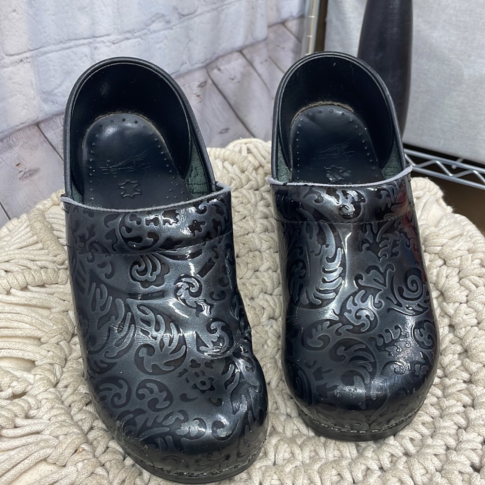 Dansko slip on black embossed print leather size 40 shoes - Picture 3 of 9